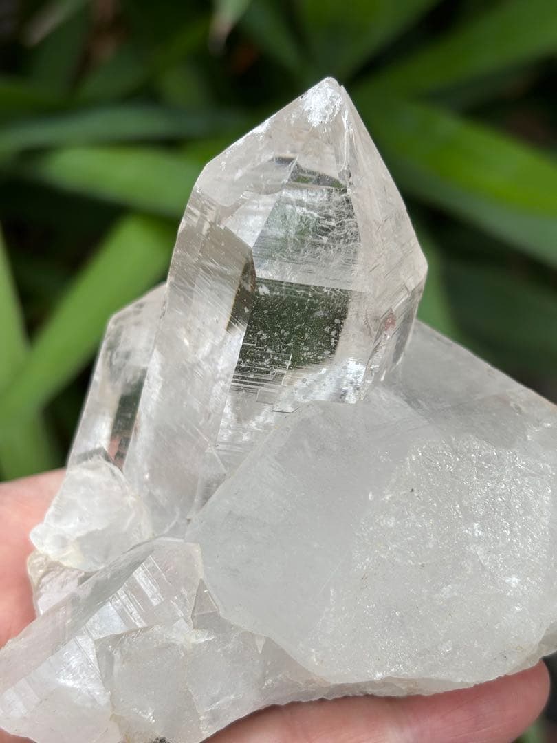 インド　マニハール産　マニハール水晶クラスター431g 　透明度　照りツヤ　虹有