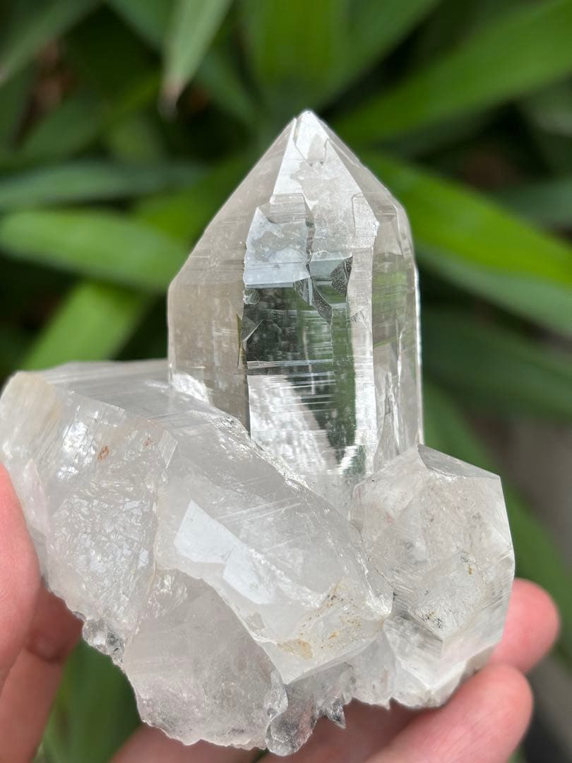 インド　マニハール産　マニハール水晶クラスター431g 　透明度　照りツヤ　虹有