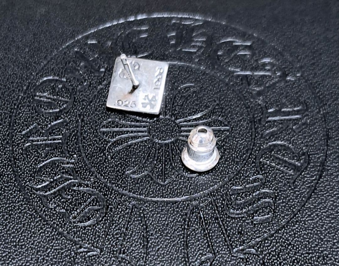 CHROME HEARTS ピラミッド スタッド ピアス 片耳