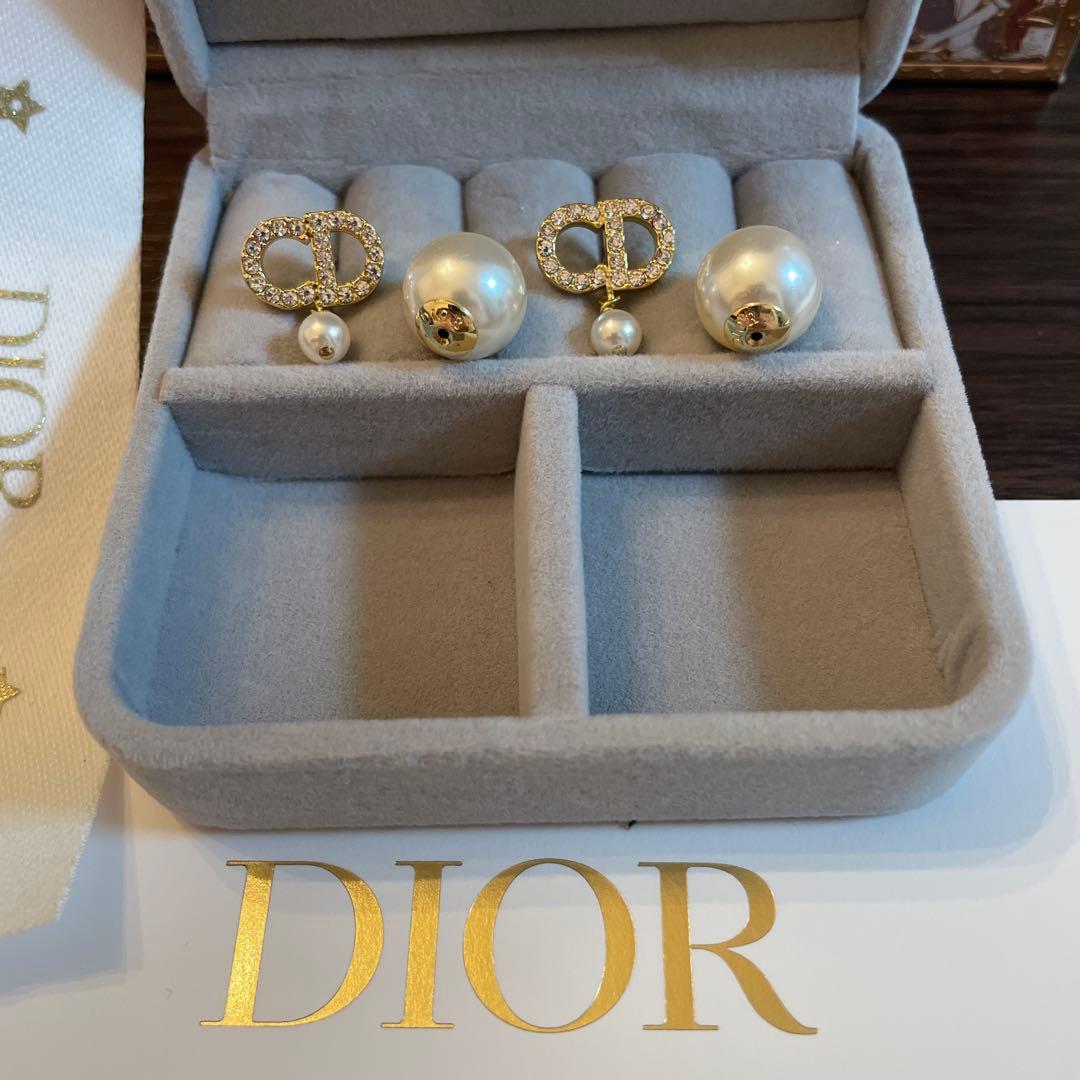 Dior パールピアス