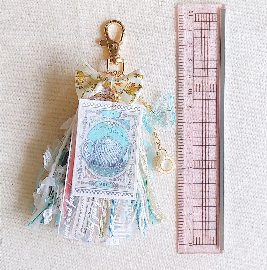 SOLD◆ ハンドメイド タッセル バッグチャーム キーホルダー アリス 蝶