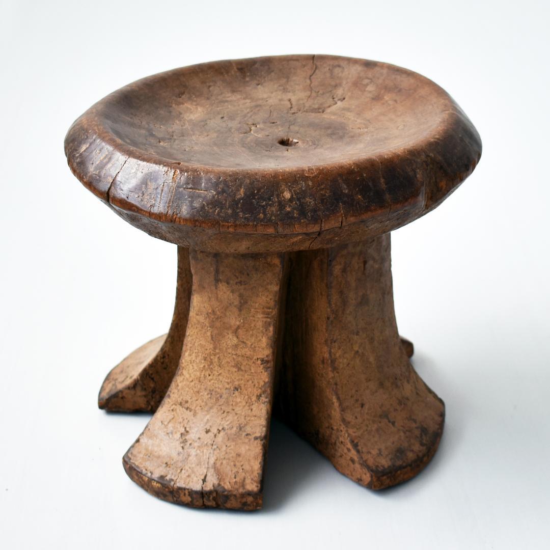 アフリカ カメルーン 20世紀中頃 木製 椅子 スツール /部族 民族民具 彫刻