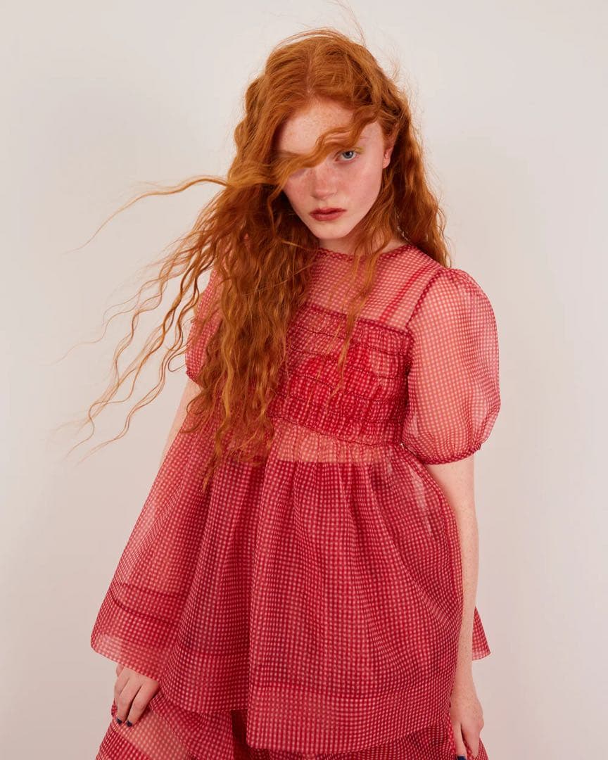 トップス GINGHAM ORGANZA SHIRRED TUNIC (RED)