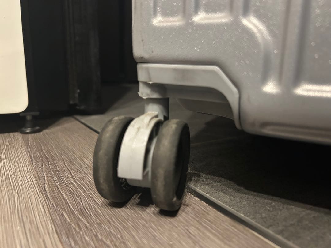 【店頭完売・3千円引・送料込】Anyzip軽量シルバーキャリーケース90ℓ