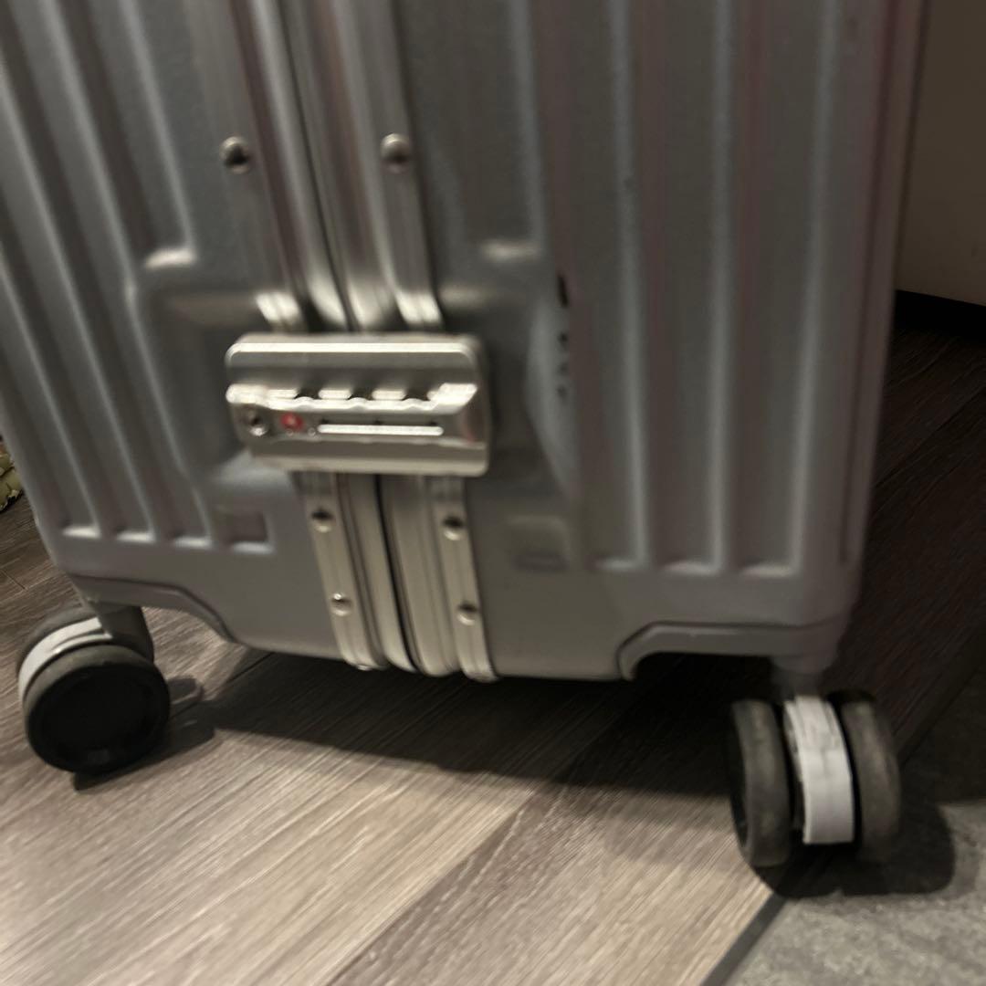 【店頭完売・3千円引・送料込】Anyzip軽量シルバーキャリーケース90ℓ