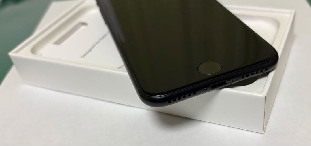 【美品】iPhoneSE（第３世代） 64GB