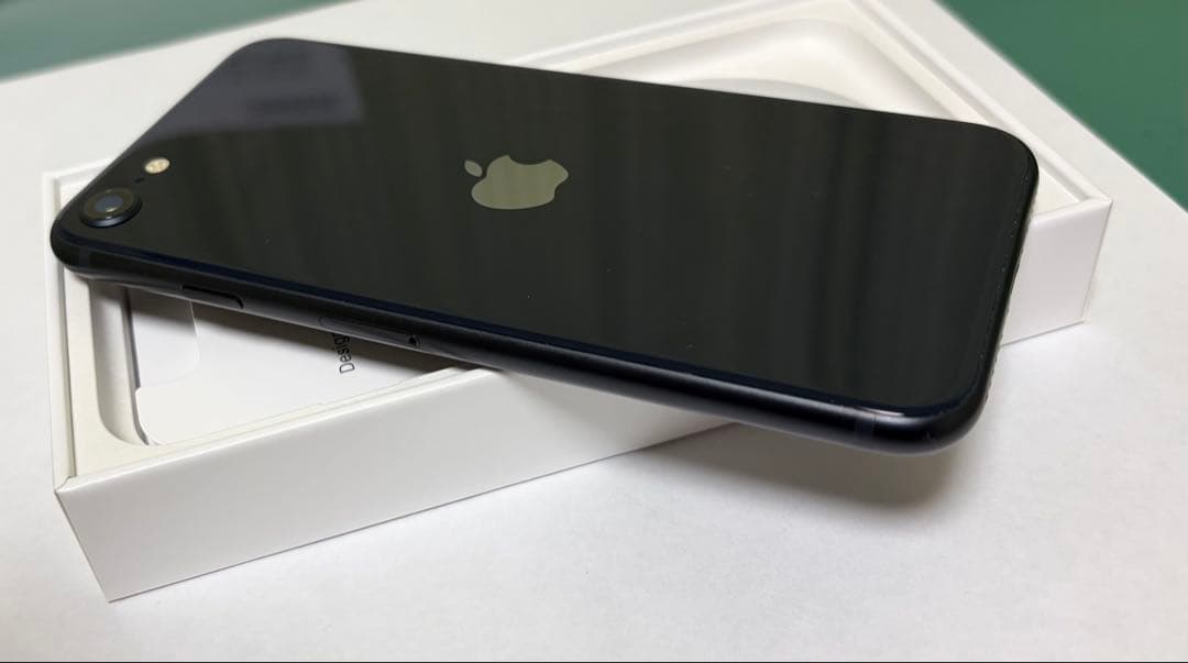 【美品】iPhoneSE（第３世代） 64GB