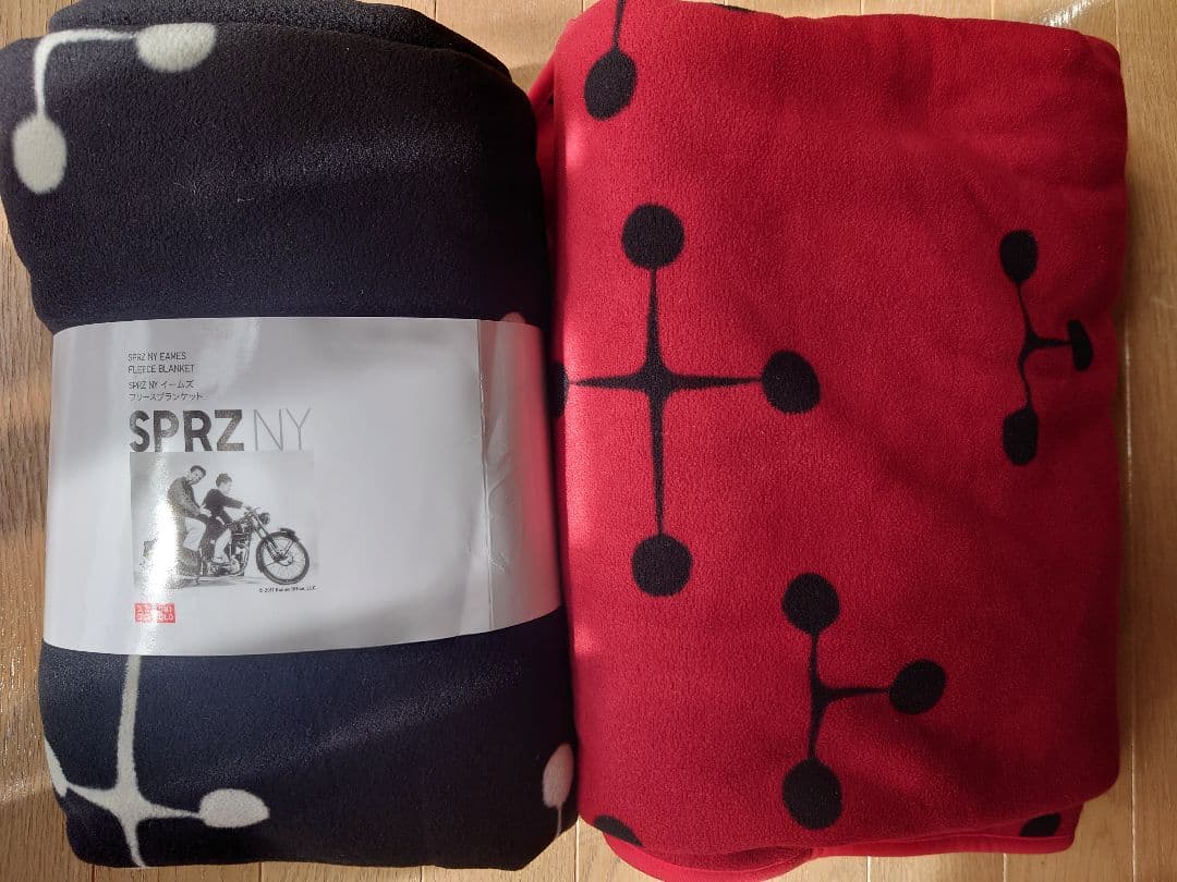 ユニクロのイームズコラボ　フリースブランケット
