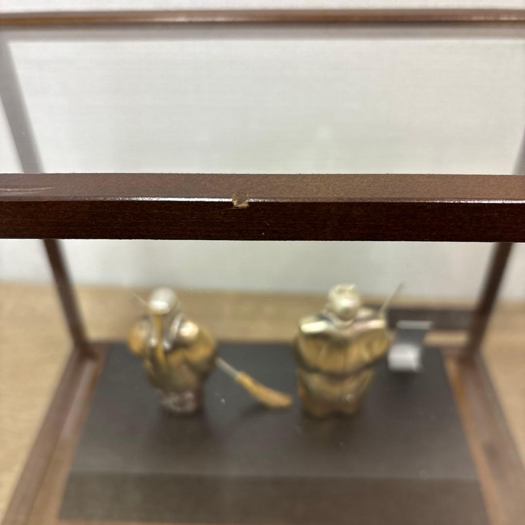 武比古作　彩色彫金高砂人形 銀仕上 金属製 高砂 ガラスケース 置物 オブジェ
