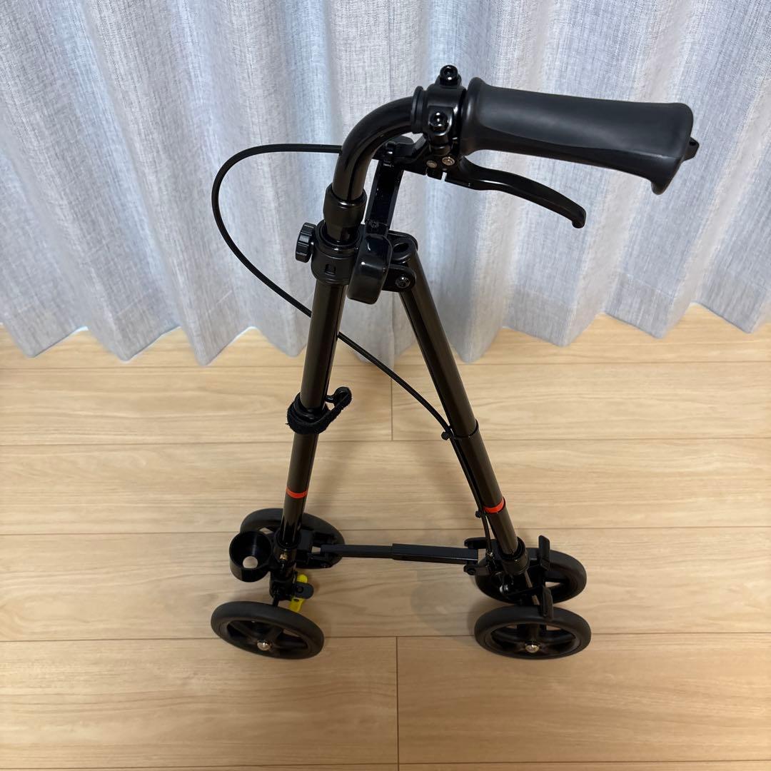 ブラック 4輪歩行器 調整可能　一回使用のみ