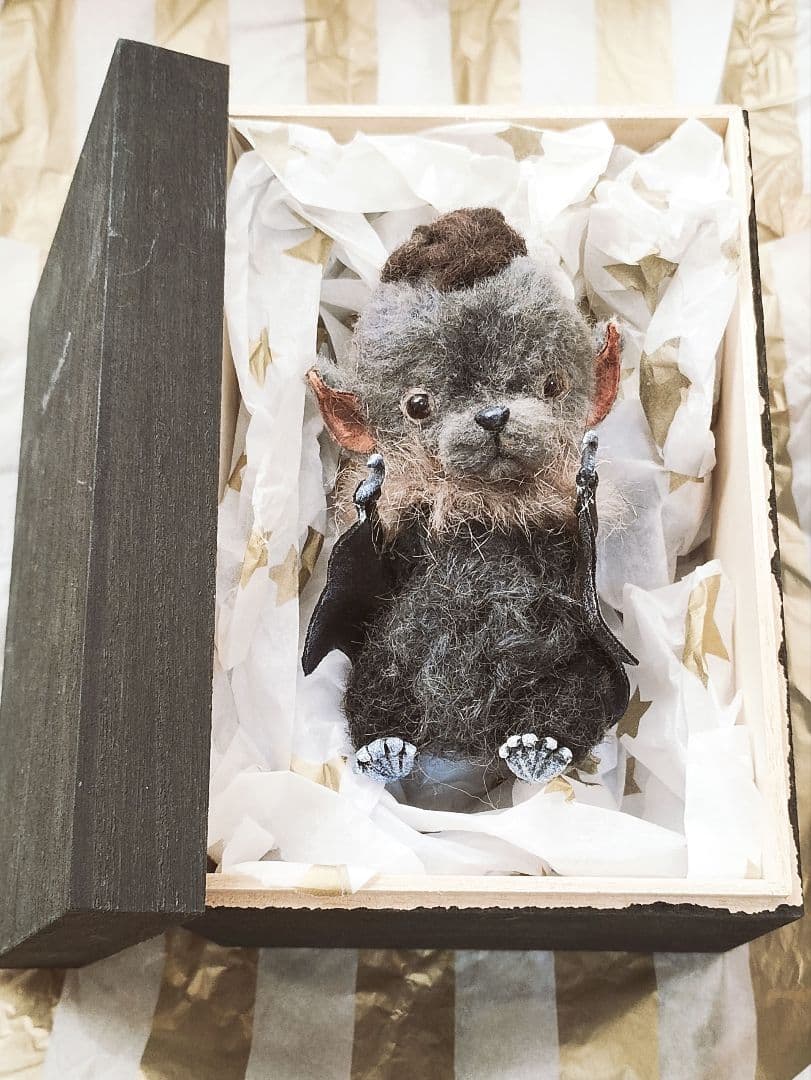 コボリサヤカさん(small∞moat)　ぬいぐるみ「てのひらコウモリ」