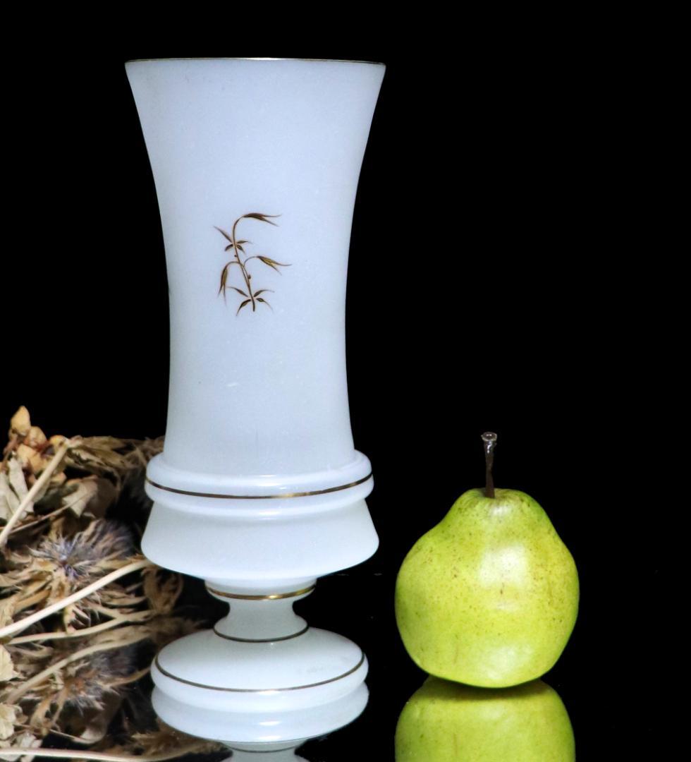 オールド・バカラ 1860年頃 純白艶消しオパーリンクリスタル製 金彩 大型花瓶