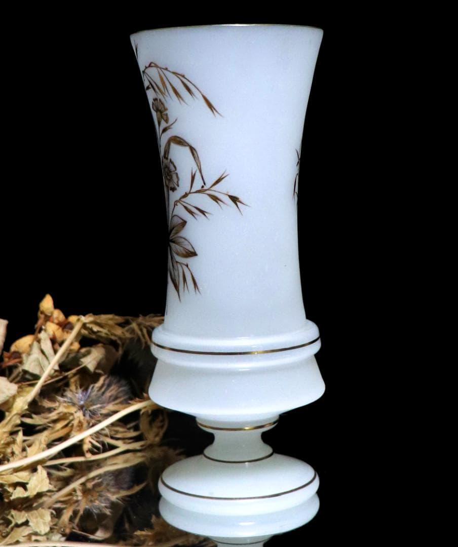 オールド・バカラ 1860年頃 純白艶消しオパーリンクリスタル製 金彩 大型花瓶