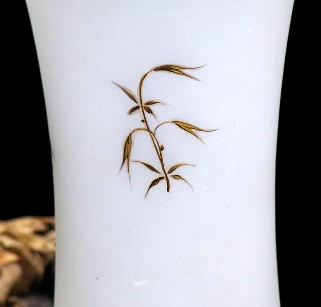 オールド・バカラ 1860年頃 純白艶消しオパーリンクリスタル製 金彩 大型花瓶