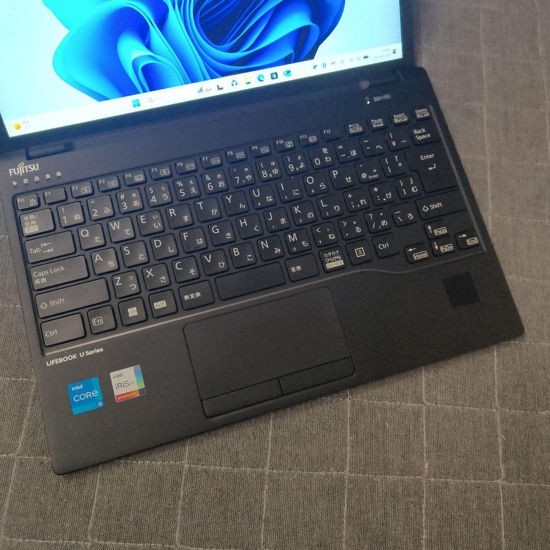 日本製 Fujitsu 美品 超軽量 驚速 13世代i5 8GB 512GB
