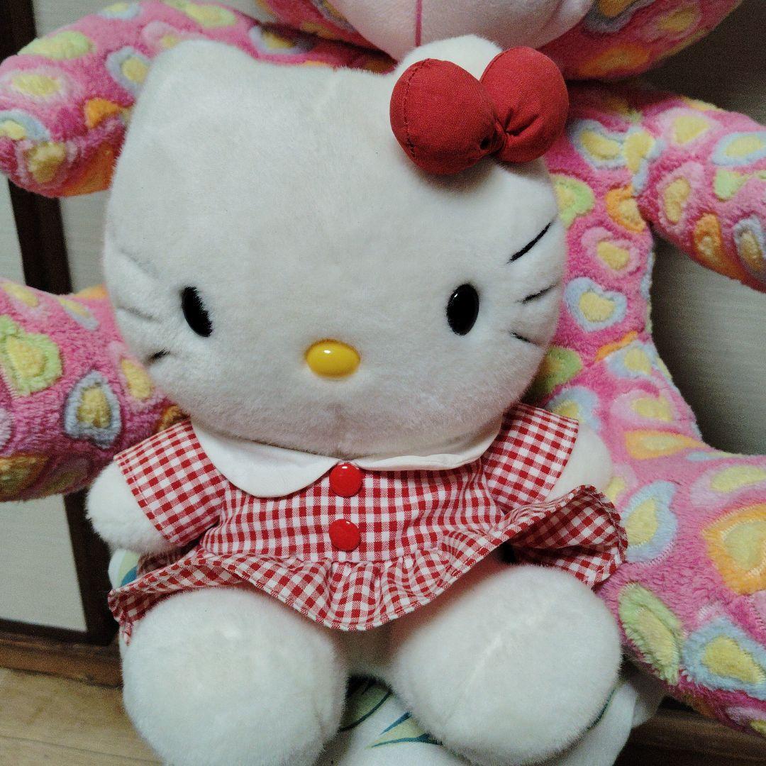 ハート模様のクマとハローキティのぬいぐるみセット