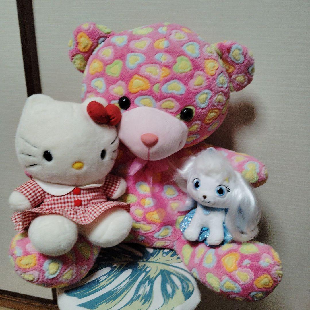 ハート模様のクマとハローキティのぬいぐるみセット