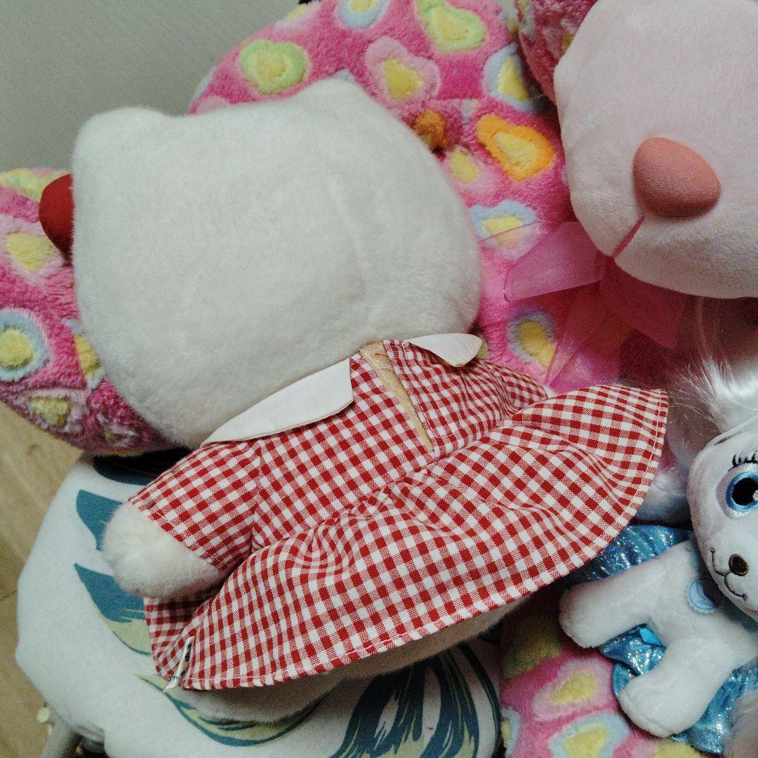 ハート模様のクマとハローキティのぬいぐるみセット