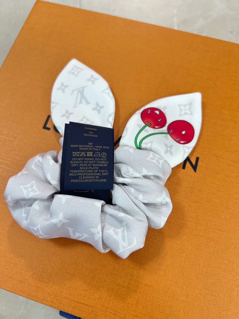 ルイヴィトン　村上隆　コラボ　シュシュ　限定　さくらんぼ