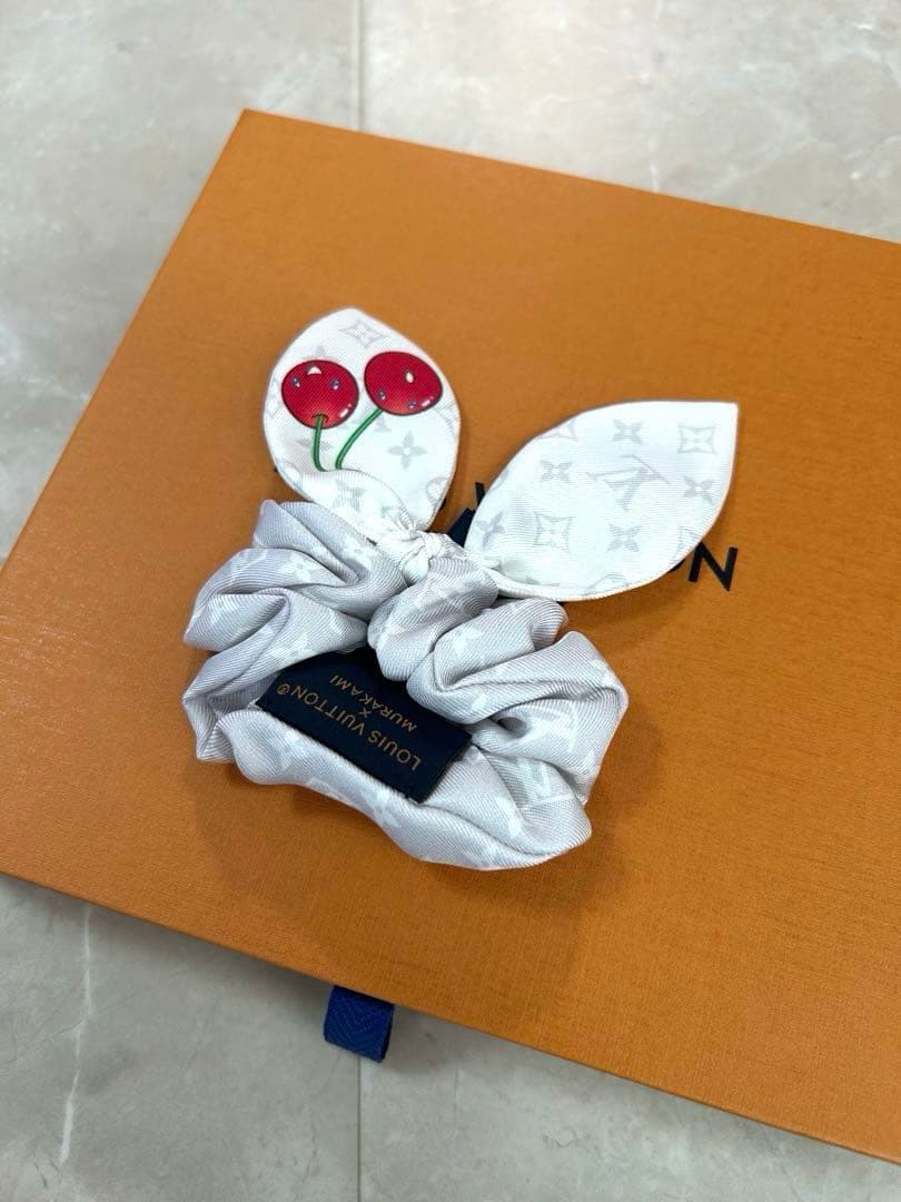 ルイヴィトン　村上隆　コラボ　シュシュ　限定　さくらんぼ