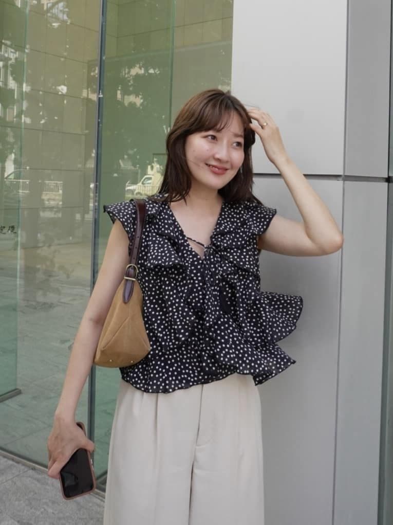 専用　完売　ココディール　新品タグ付　ラッフルフリルブラウス