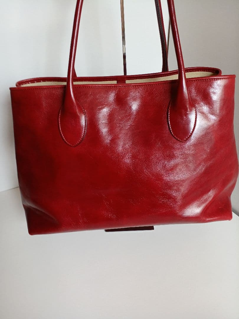 定価108000円(税込)　ペローニ　レザートート　RED　美品