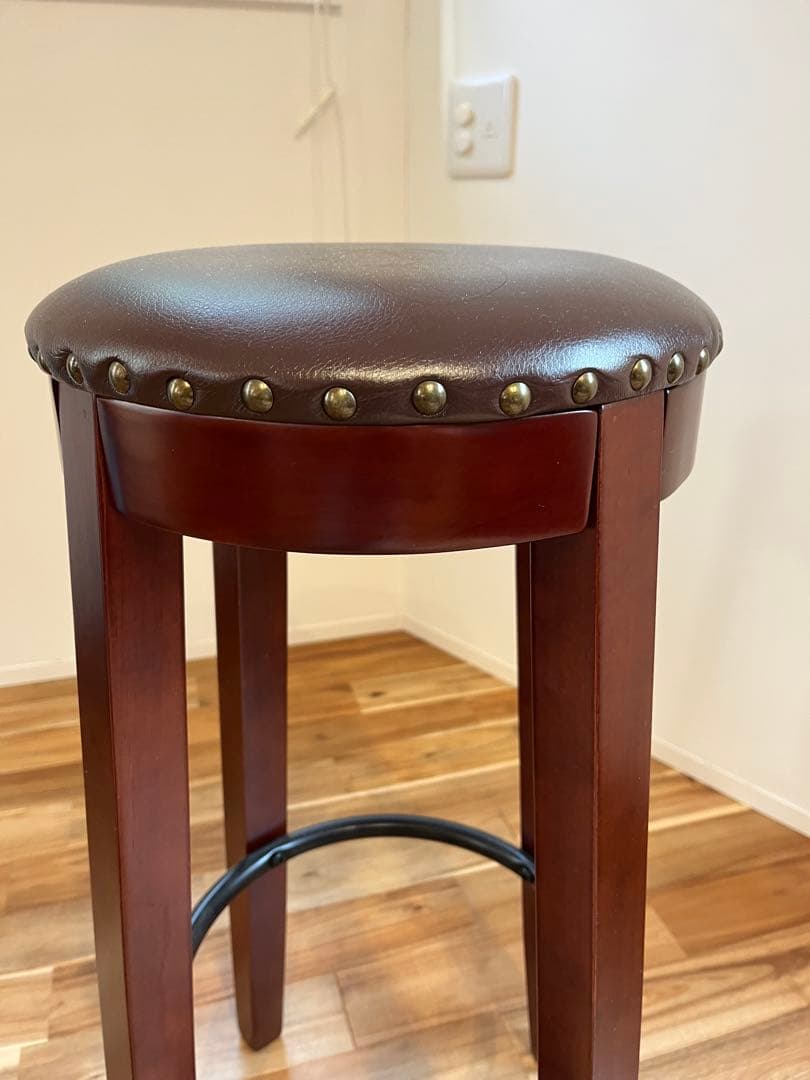 ブラウン 木製 スツール スタッズ付き