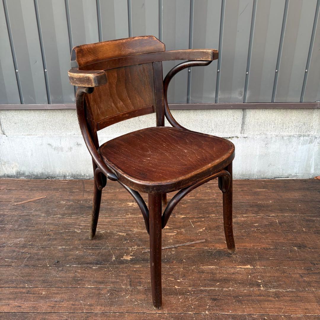 ①ルーマニア製 ヴィンテージ ベントウッドチェア アームチェア 曲木椅子 カフェ