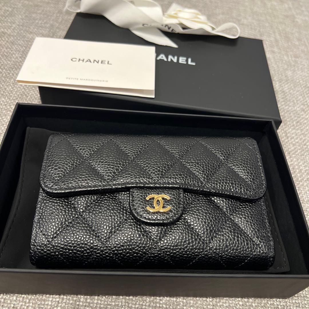 シャネル　三つ折り財布