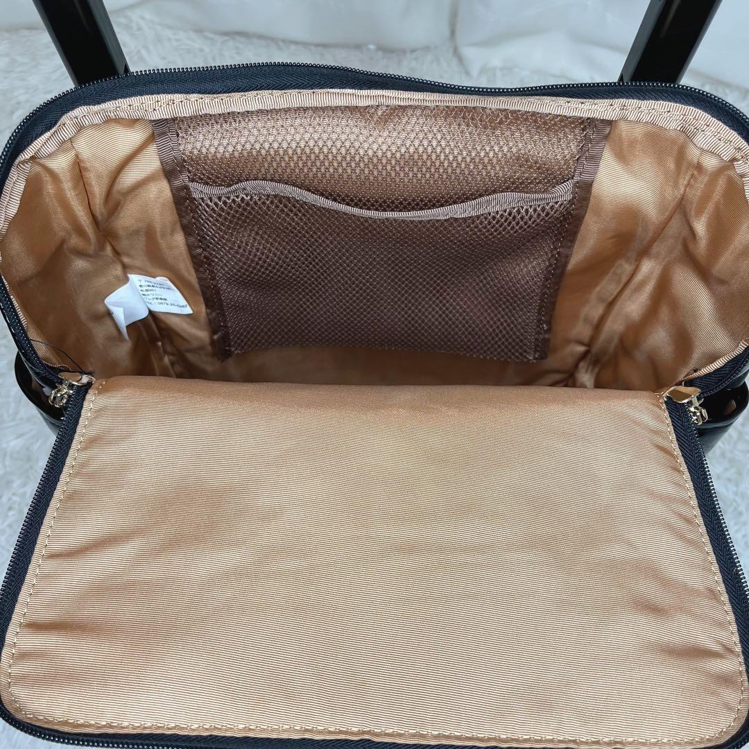 ✨新品級✨SWANY スワニー　キャリーカー　エナメル ブラック　総柄