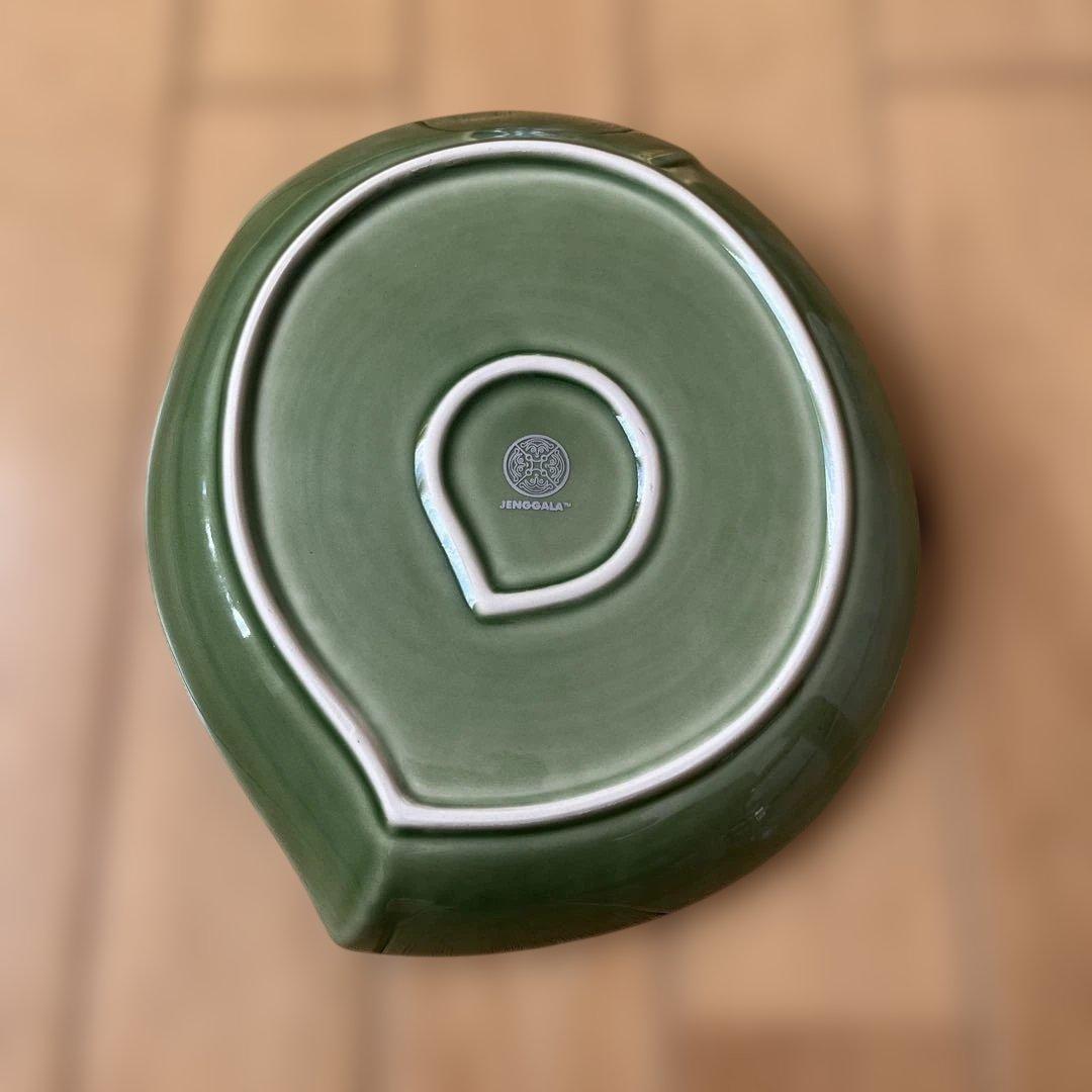 JENGGALA葉型緑色陶器皿　バリ島