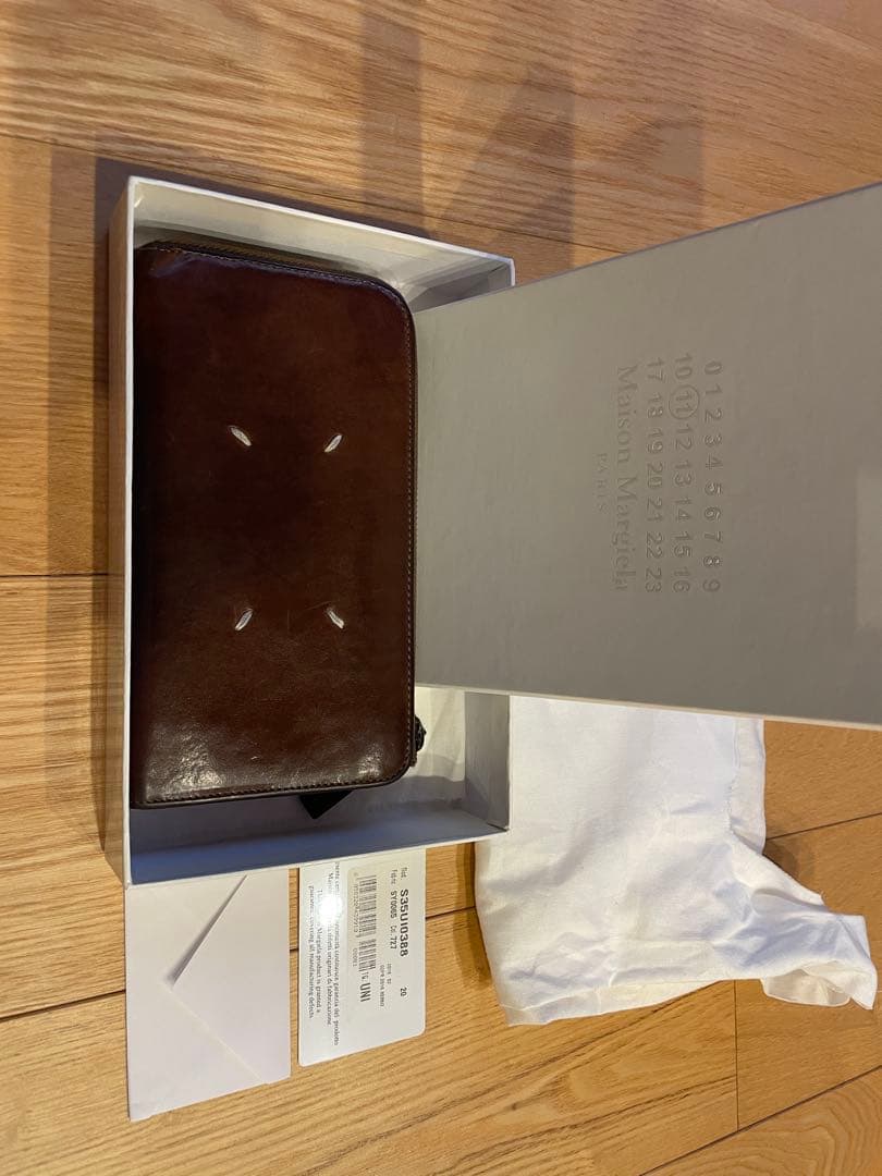 メゾンマルジェラ 4ステッチ レザー財布 ラウンドジップ ブラウン