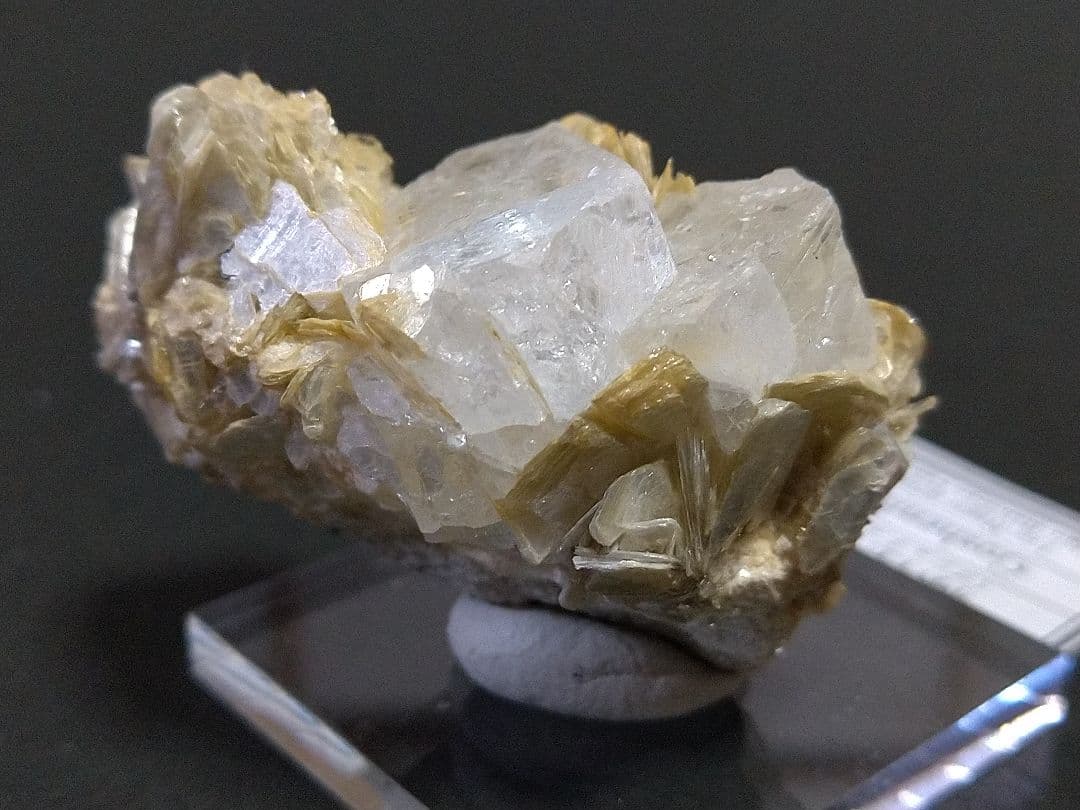 鉱物標本 ゴシェナイト 緑柱石 パキスタン産 母岩付き 原石