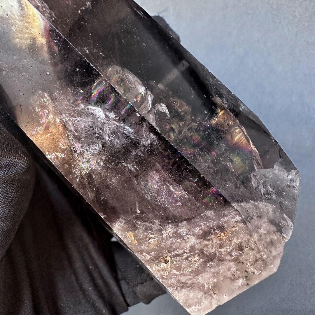 ★神秘的★レインボー魔除スモーキークォーツ六角柱☆パワーストーンA1114