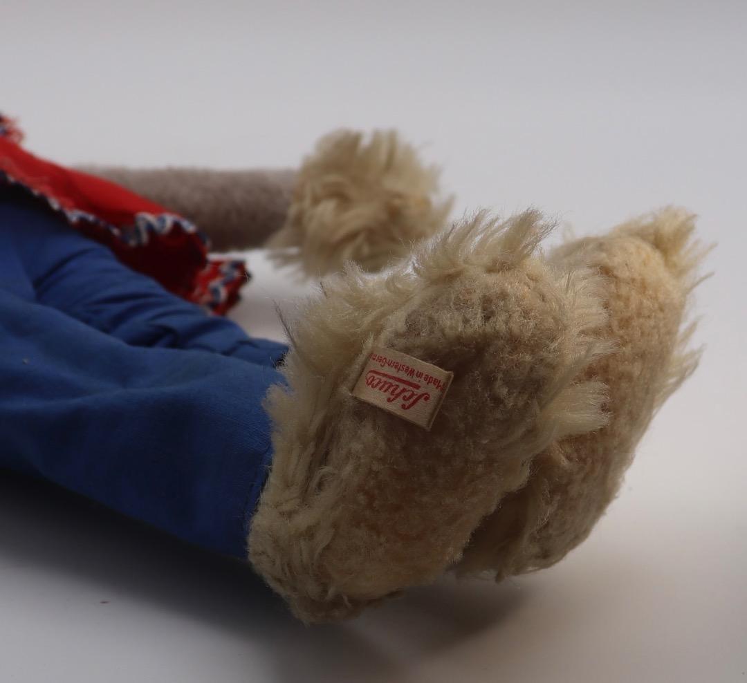 ウサギのぬいぐるみ人形