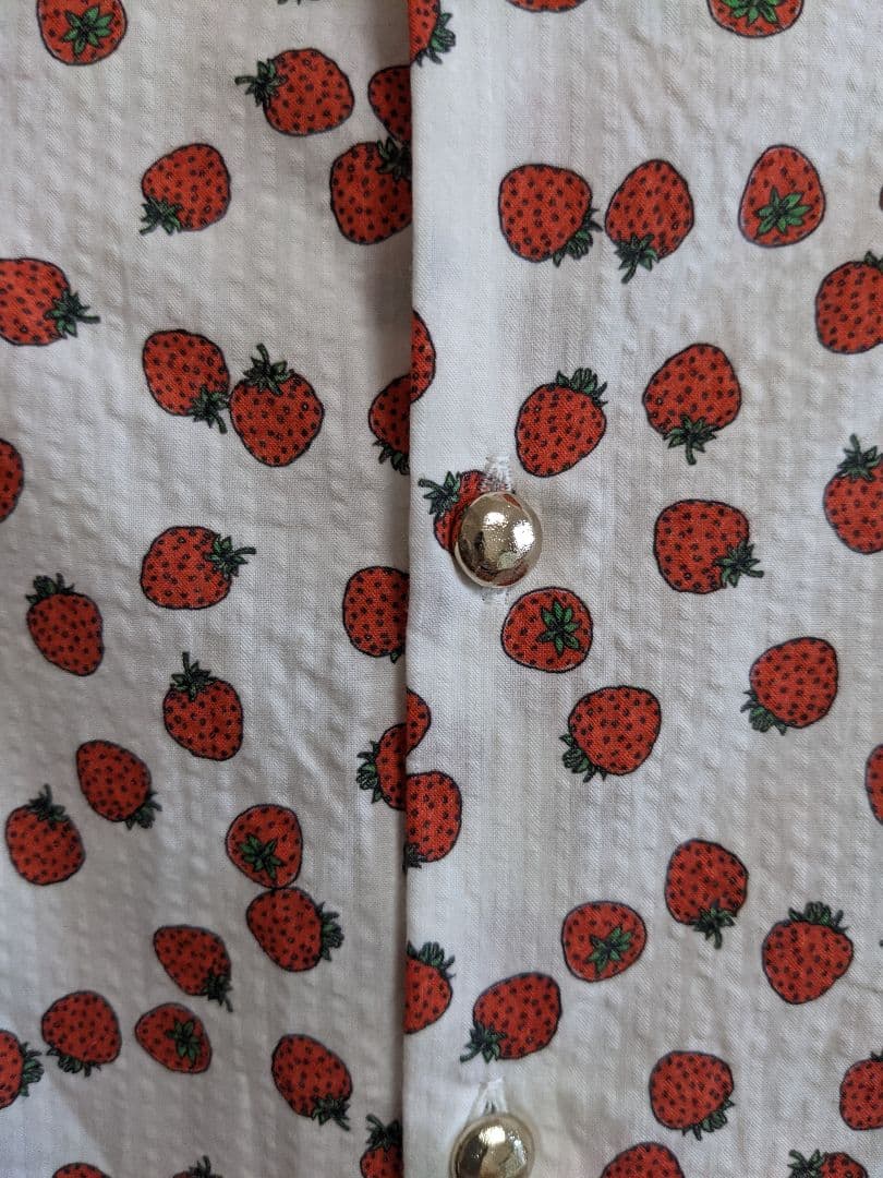 ☆ユキエモンイチゴ柄ブラウス３Ｌ可愛いキュート♡ゆったりサイズ!