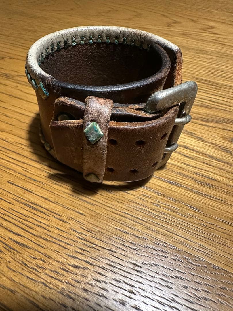 WOLF'S HEAD スタッズ レザーバングル ウルフズヘッド