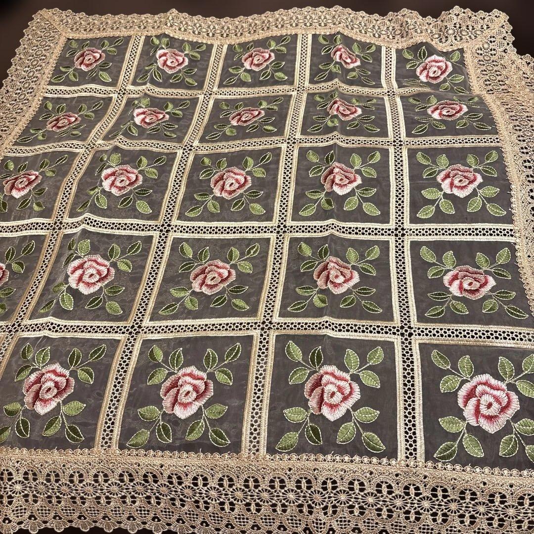 ローズ柄刺繍テーブルクロス　大中セット
