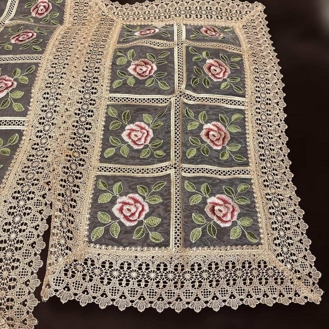 ローズ柄刺繍テーブルクロス　大中セット