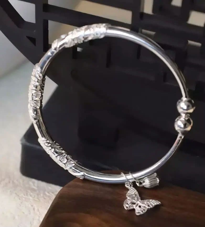 シルバー製 S999フローラル ブレスレット蝶のチャーム付き錆防止サイズ調整可能