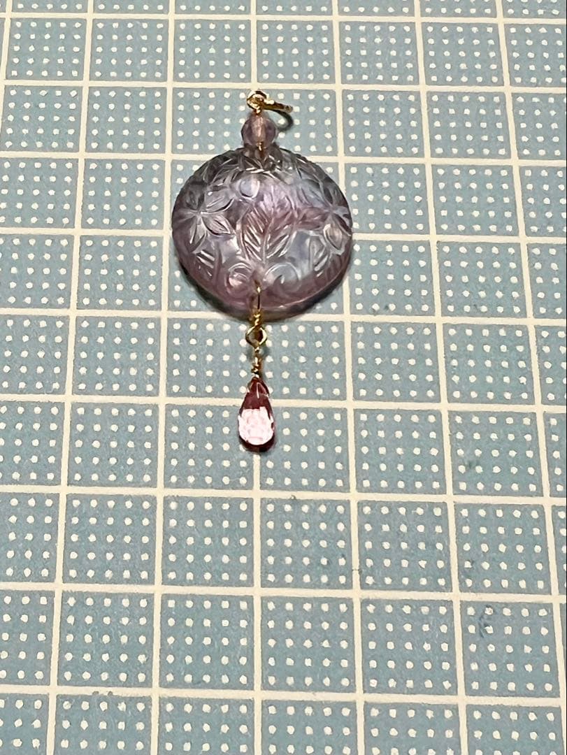 Gちゃん❤️ホワイトシェル　マーガレット　カービング　他　14kgfピアス