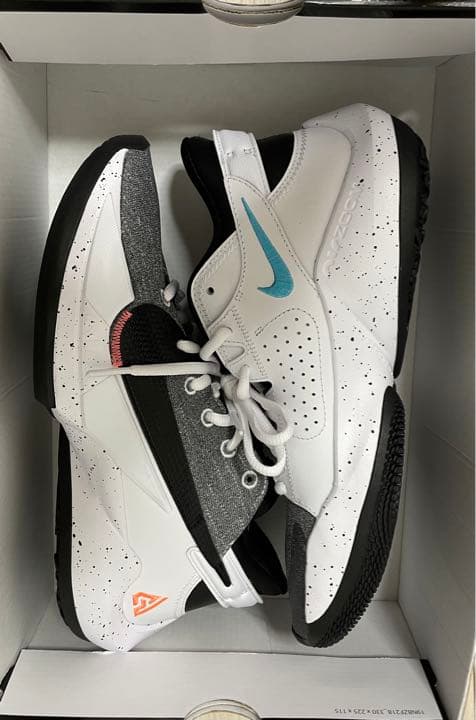 新品　NIKE ZOOM FREAK ２　25.5cm