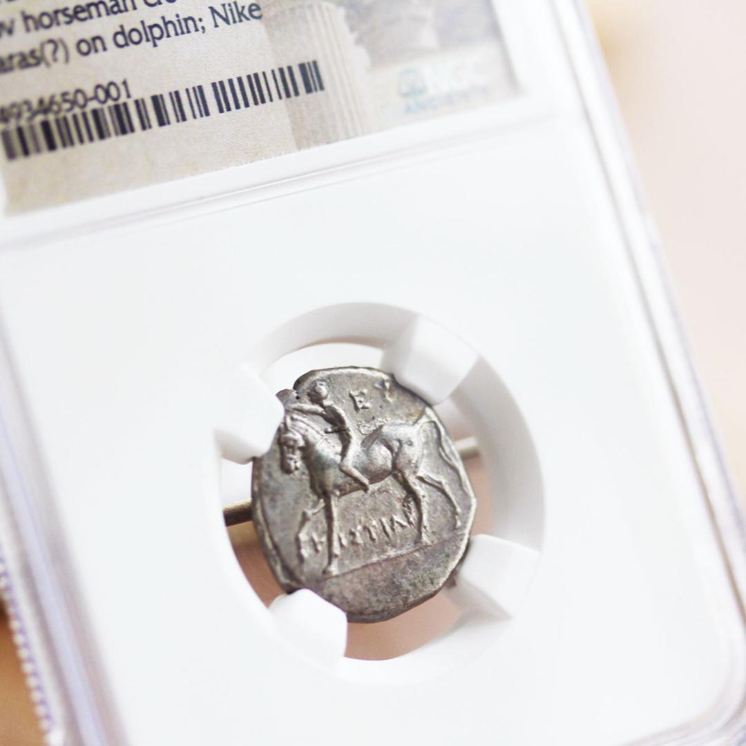 カラブリア　イルカに乗るタラス神【ChXF NGC】ディドラクマ銀貨