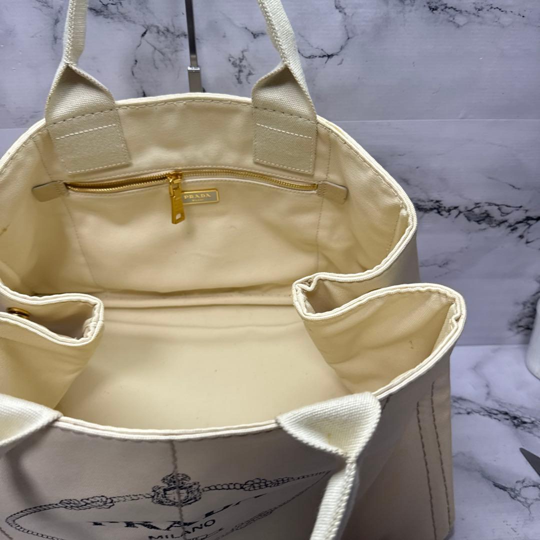 (美品)大人気、プラダ、カナパ、人気サイズ、L、人気色、ベージュ、3角プレート