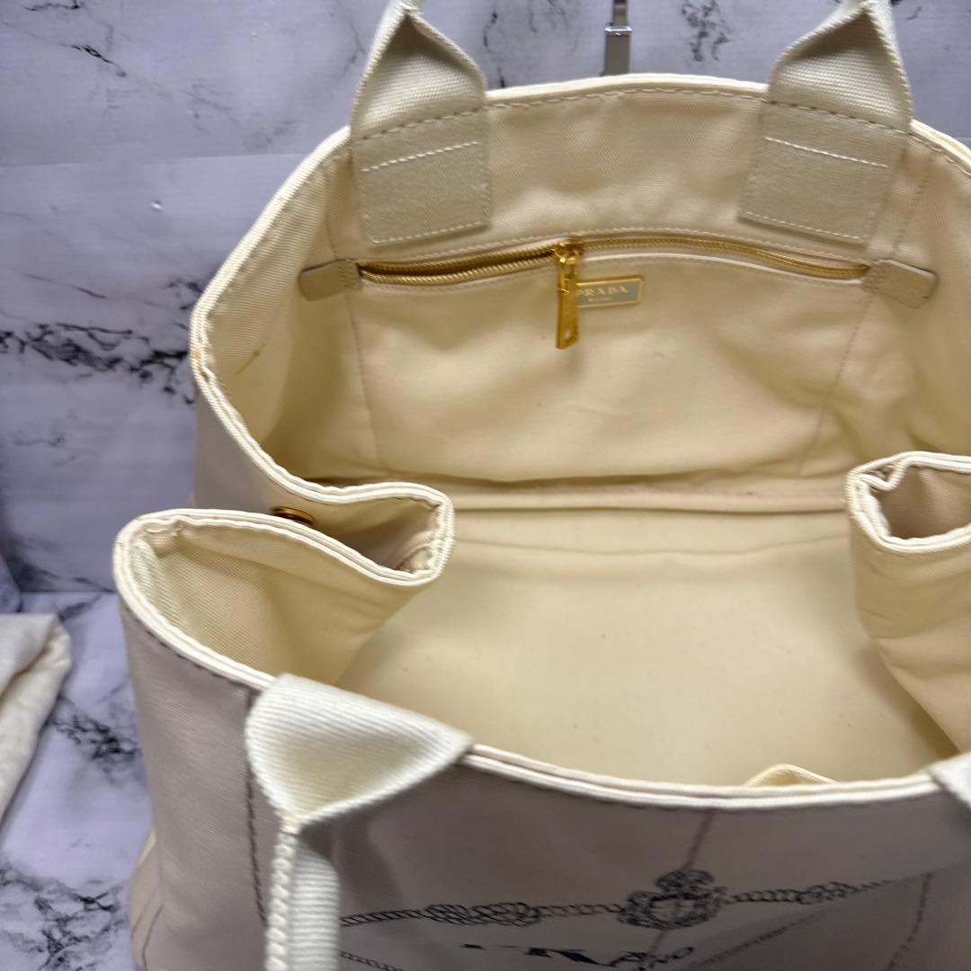 (美品)大人気、プラダ、カナパ、人気サイズ、L、人気色、ベージュ、3角プレート