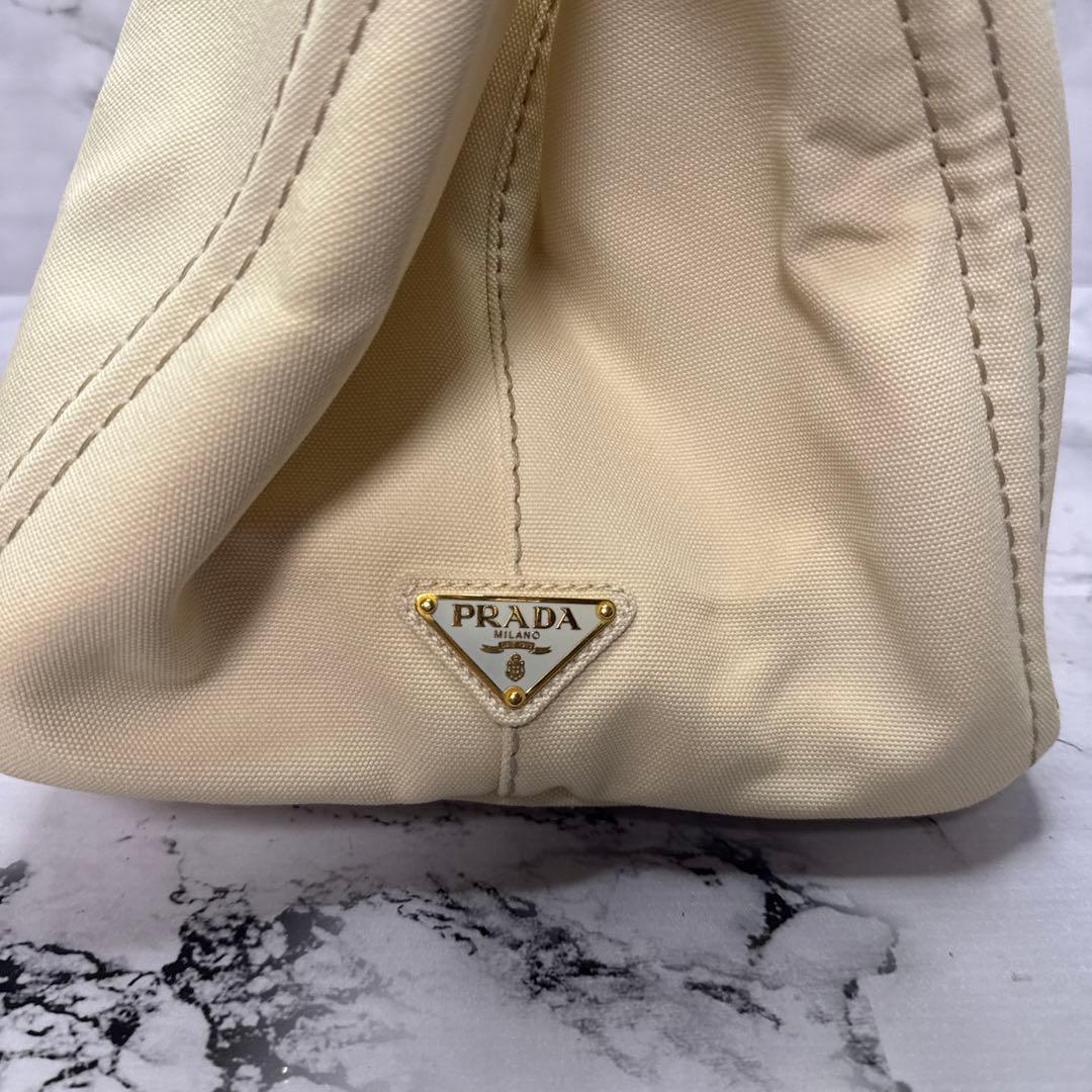 (美品)大人気、プラダ、カナパ、人気サイズ、L、人気色、ベージュ、3角プレート