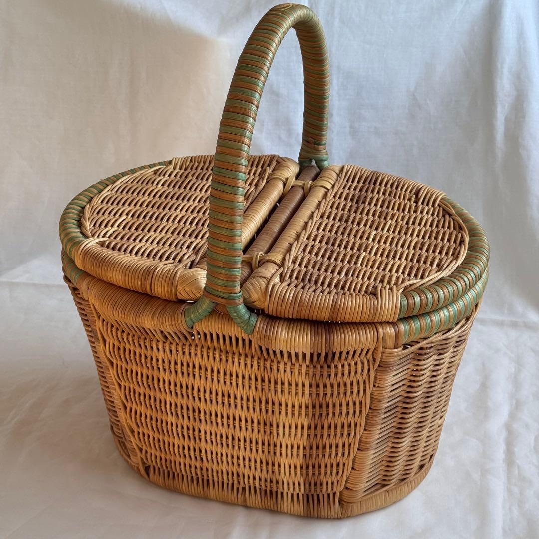 大きなふた付きオーバル型　ピクニックバスケット　ツートンカラー　モスグリーン