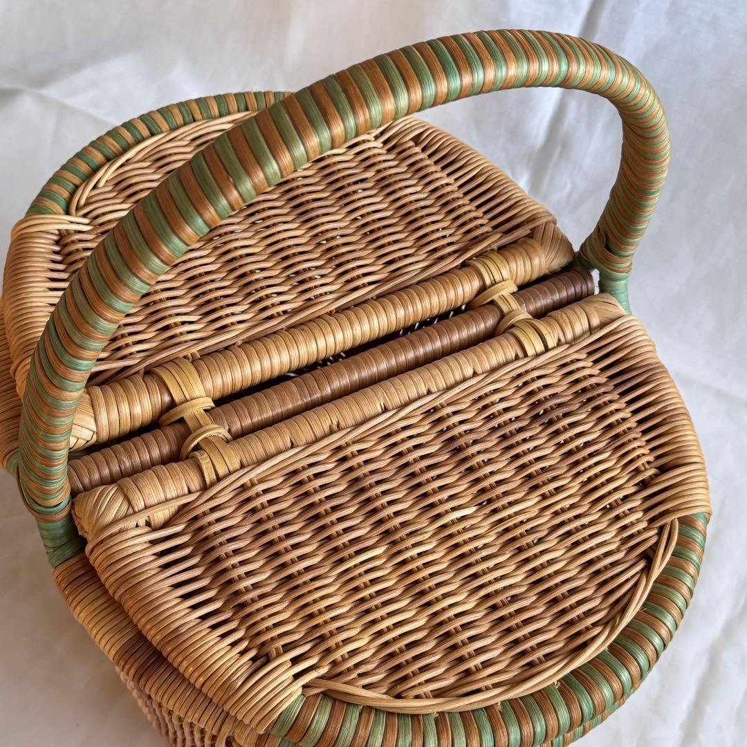 大きなふた付きオーバル型　ピクニックバスケット　ツートンカラー　モスグリーン