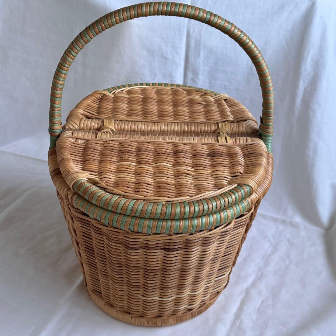 大きなふた付きオーバル型　ピクニックバスケット　ツートンカラー　モスグリーン