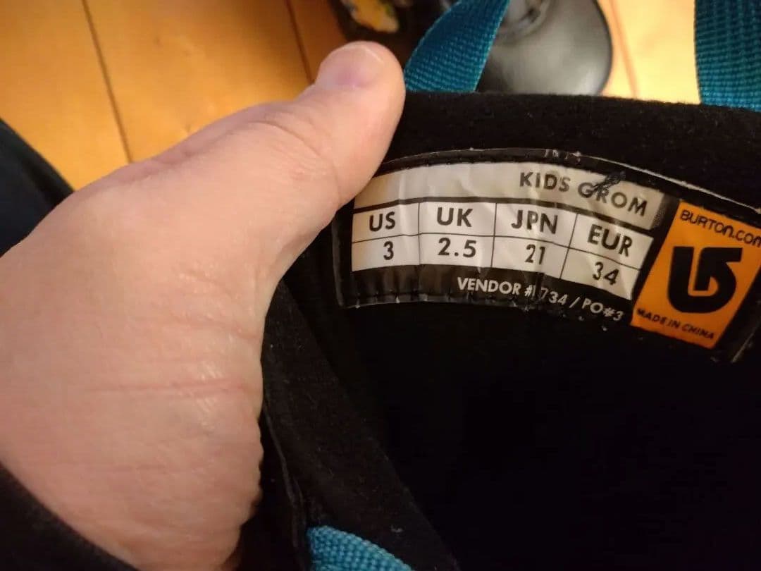 子供用スノーボード板2枚、ビンディング、ブーツ21cmだけはおまけのジャンクです